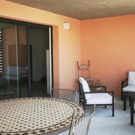 Spacieux Avec Clim Et Grande Terrasse A דירה Uzès