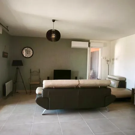Апартаменты Spacieux Avec Clim Et Grande Terrasse A *
